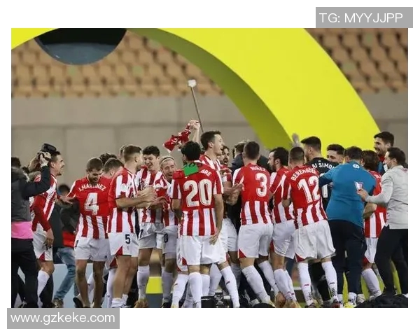 毕尔巴鄂宣布签下美国中场斯泰N·迈凯尔坎将,引援契机渐显 毕尔巴鄂宣布签下美国中场斯泰N·迈凯尔坎将,引援契机渐显