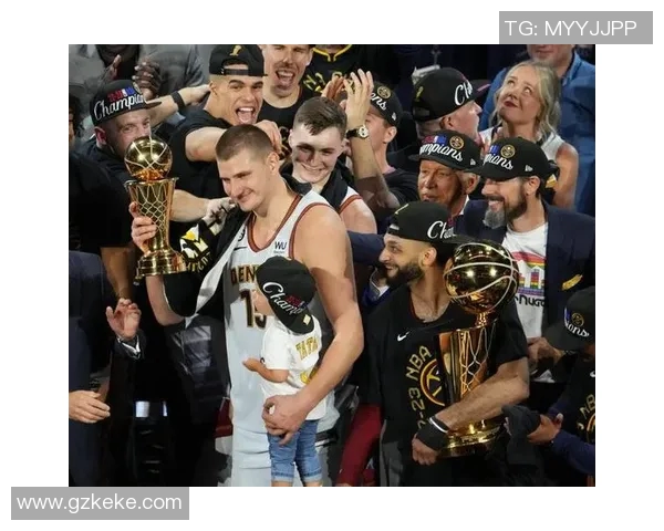 掘金全队备战季后赛，主帅麦克迪斯将率队冲击总冠军