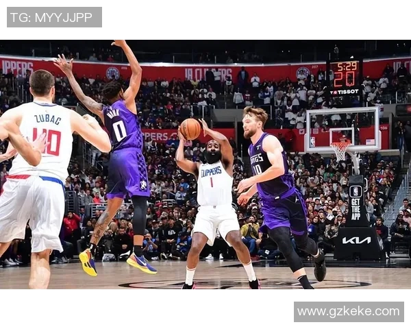 快船逆转国王取得季后赛首胜——深度剖析逆风翻盘的关键时刻 快船逆转国王取得季后赛首胜——深度剖析逆风翻盘的关键时刻