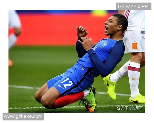 姆巴佩半场与西班牙球员互换球衣引关注 姆巴佩半场与西班牙球员互换球衣引关注