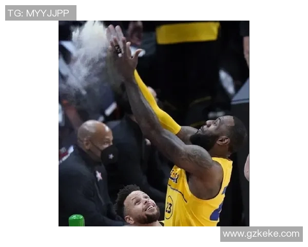 詹姆斯砍下生涯40+美专家点赞他仍是联盟的“超级巨星” 詹姆斯砍下生涯40+美专家点赞他仍是联盟的“超级巨星”