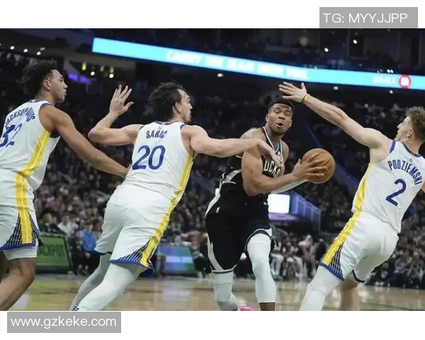 雄鹿与猛龙激战正酣黑白直播带你领略精彩瞬间